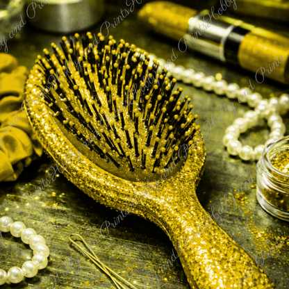 Goldene Haarbürste – Luxus Beauty Glamour