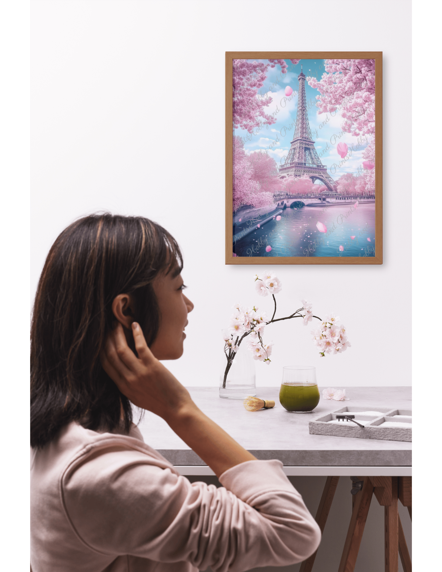 Eiffelturm in Paris mit Kirschblüten